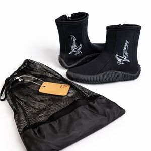 NWT: Black Dive Boots with Mesh Bag